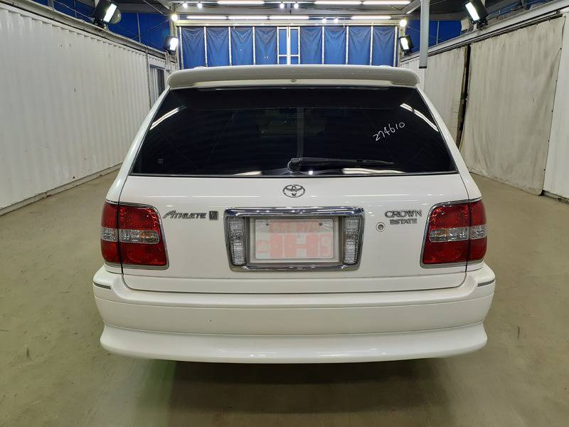 Toyota Crown Estate
