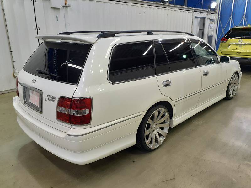 Toyota Crown Estate
