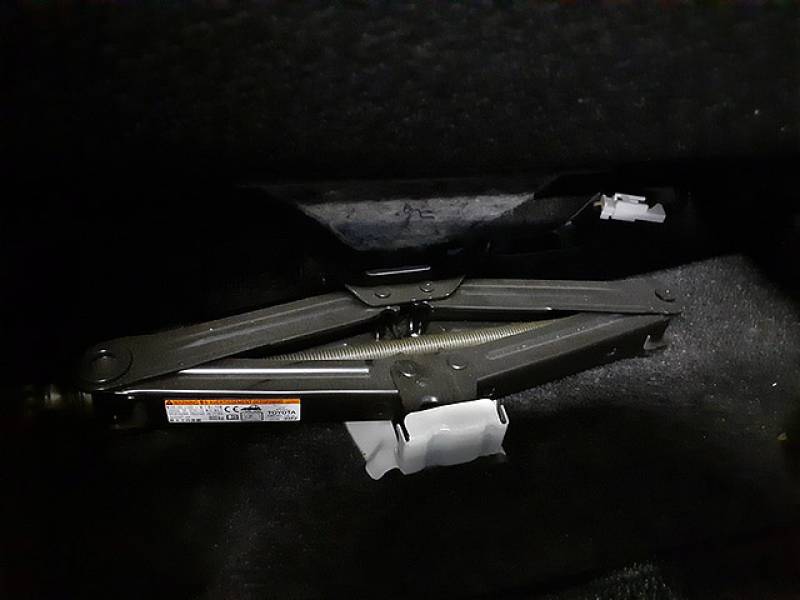 Toyota Vitz Hybrid Sporty U Package