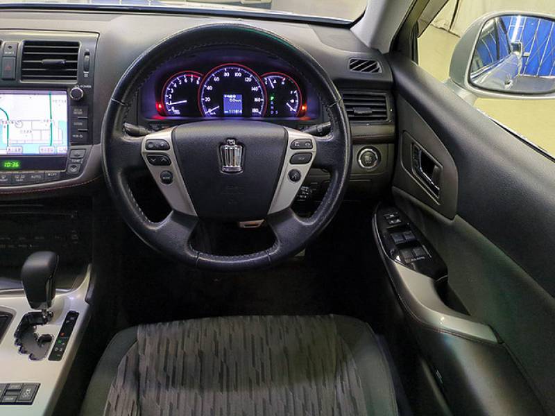 Toyota Crown Athlete