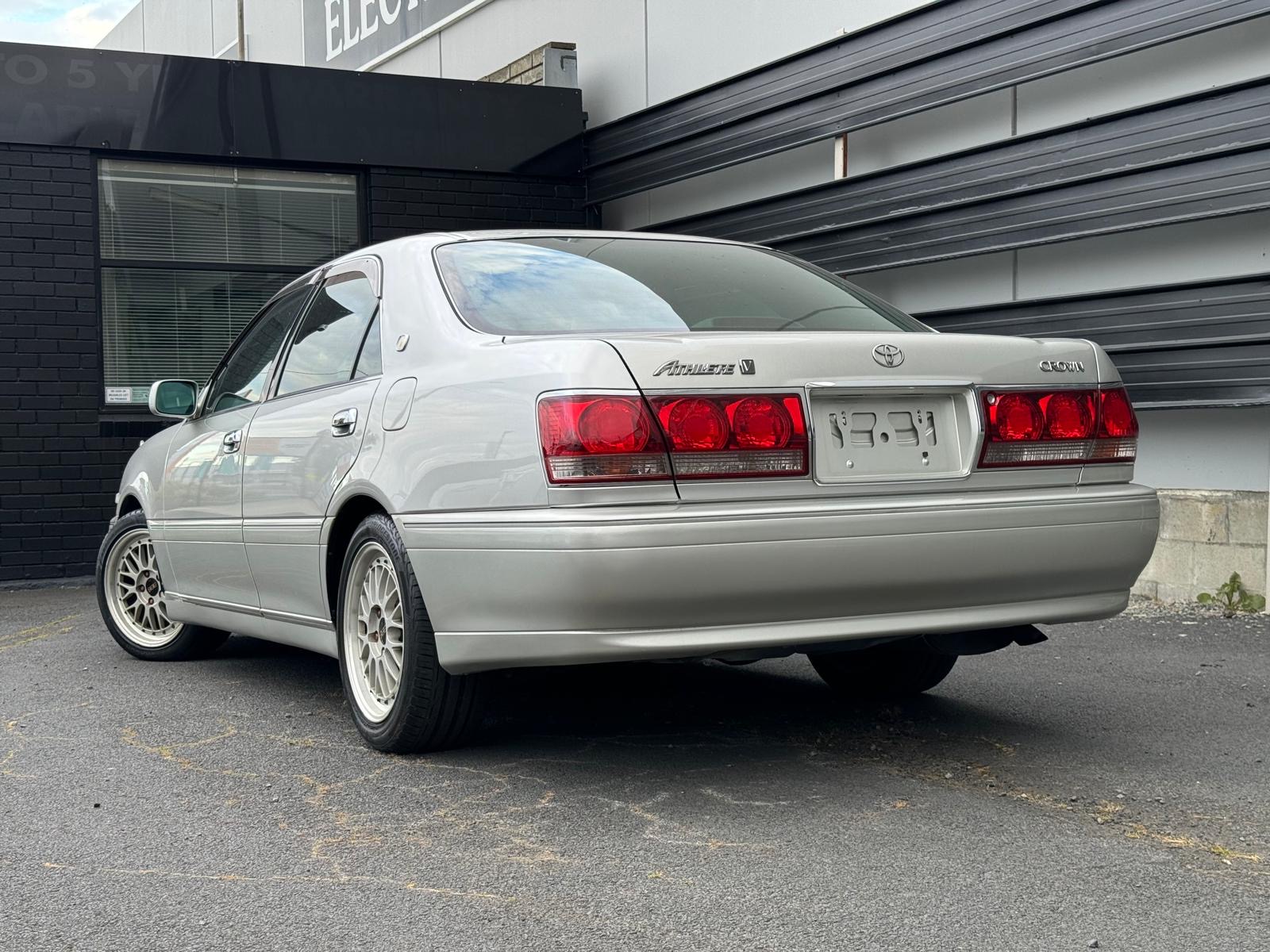 Toyota Crown Athlete V