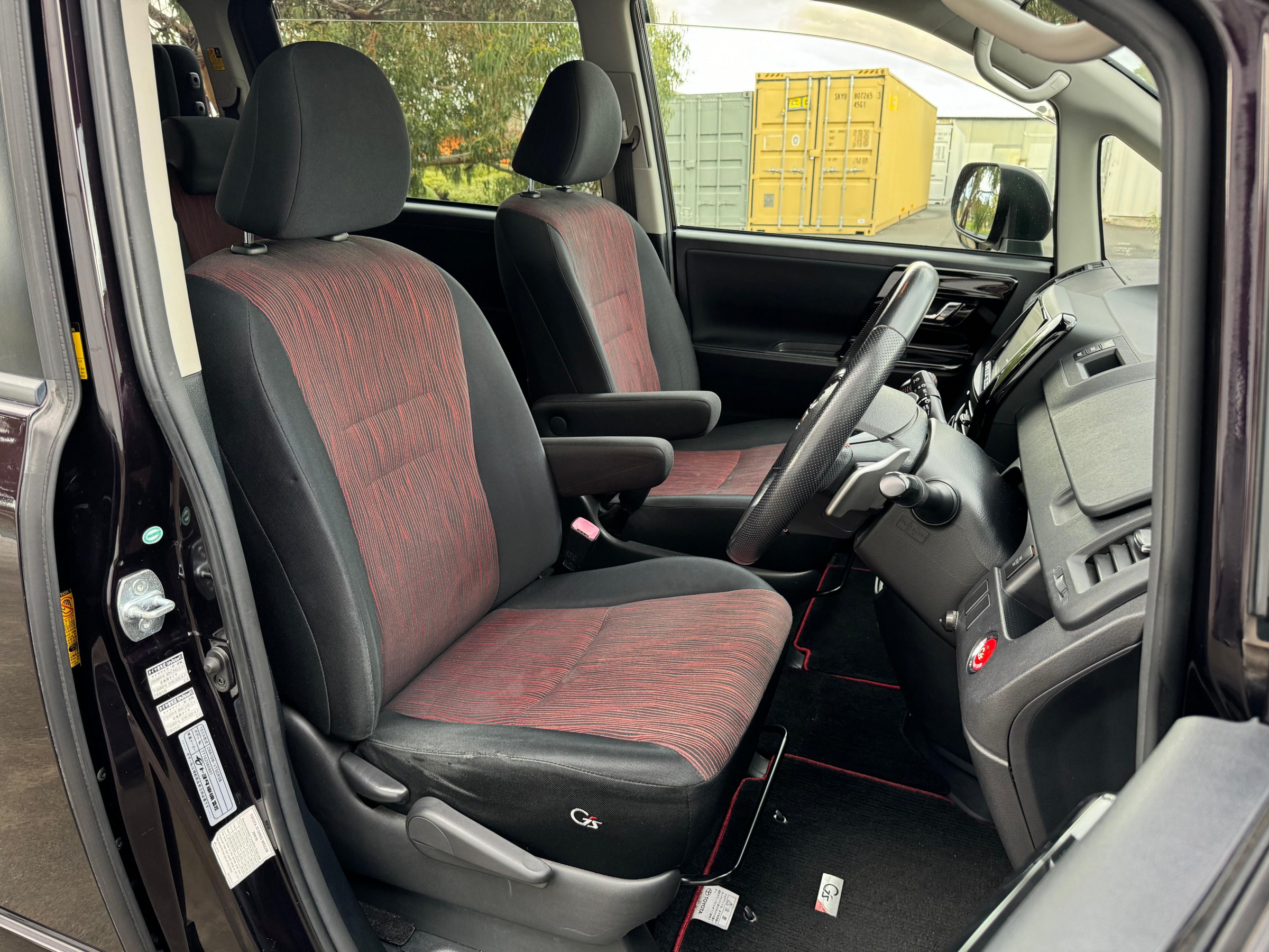 Toyota Voxy G’S Edition