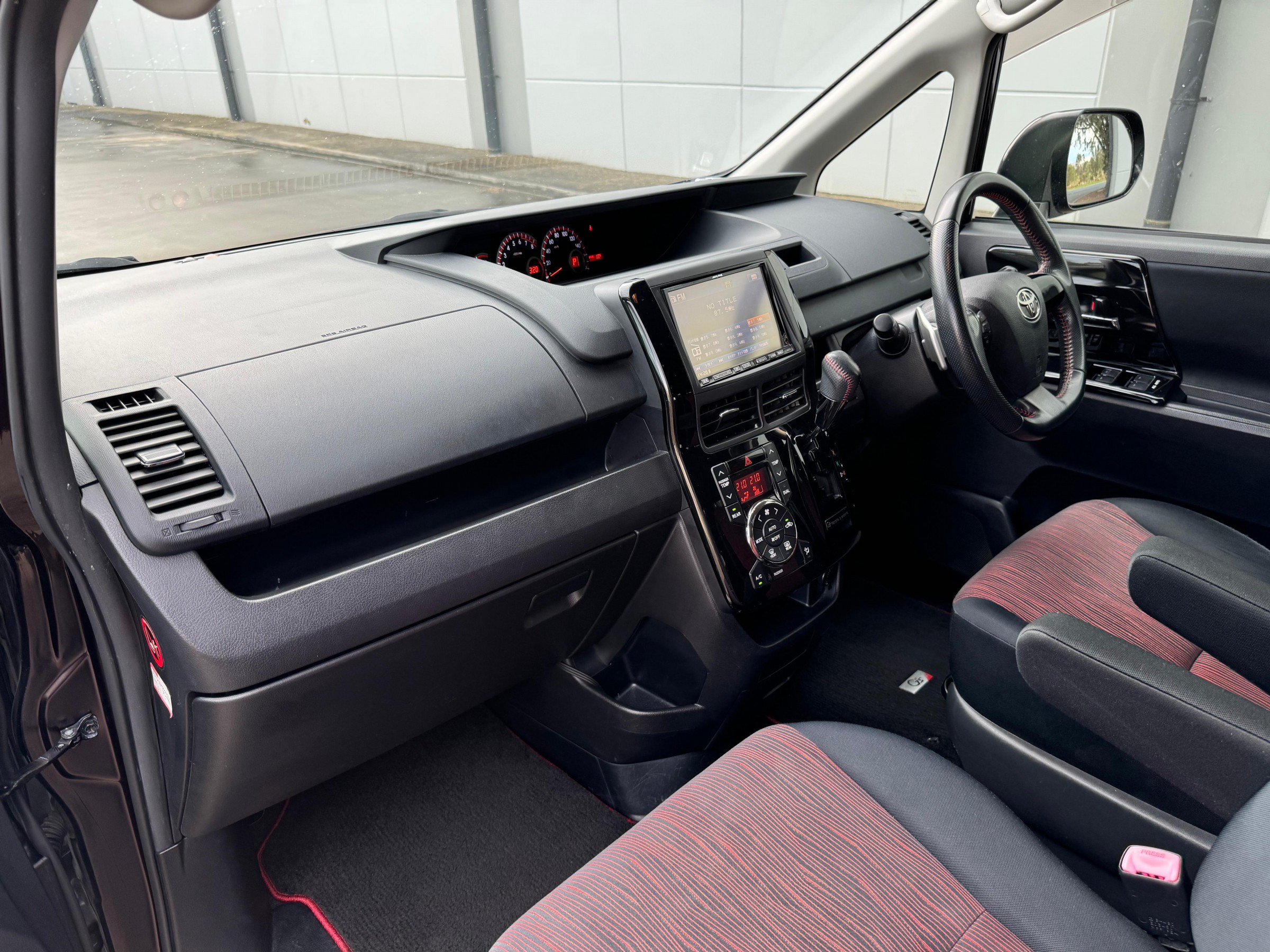 Toyota Voxy G’S Edition