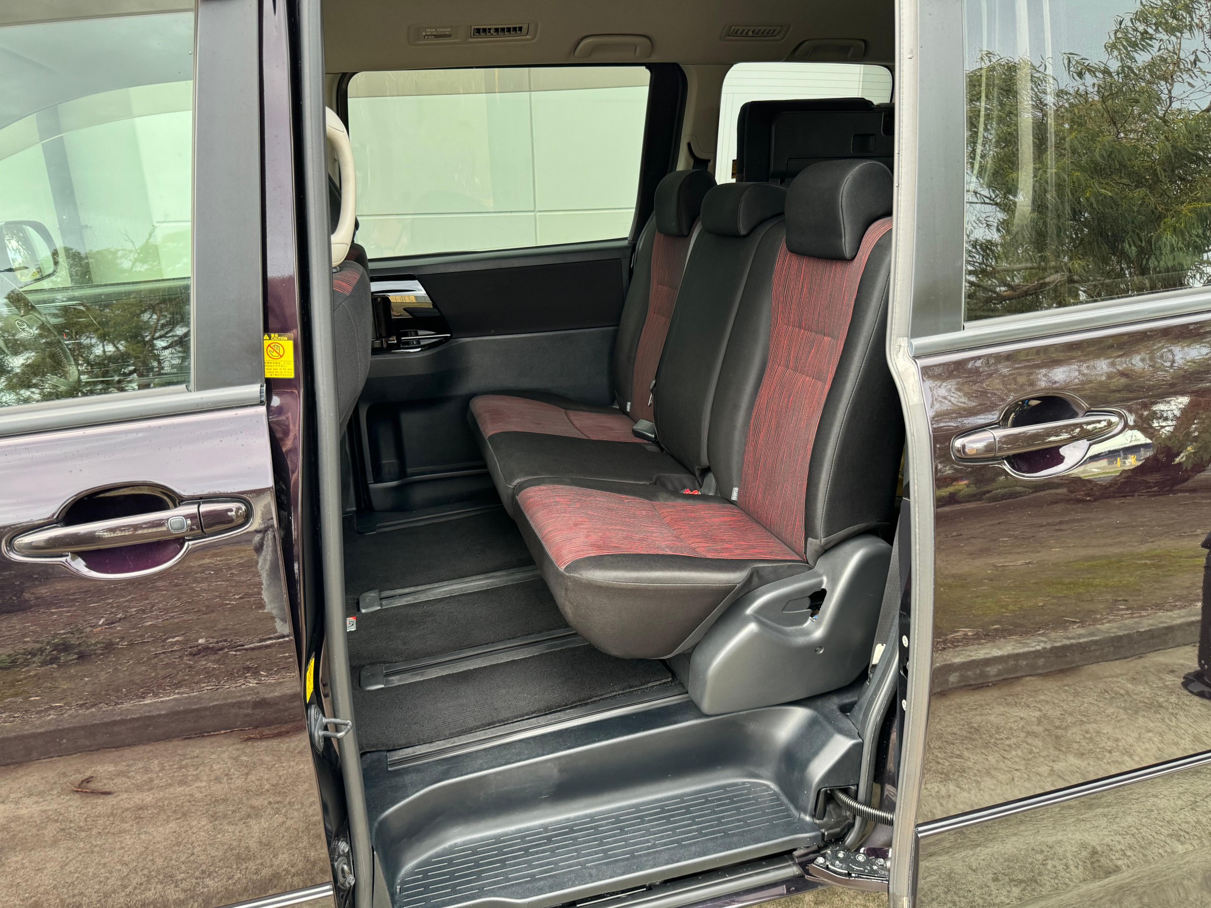 Toyota Voxy G’S Edition