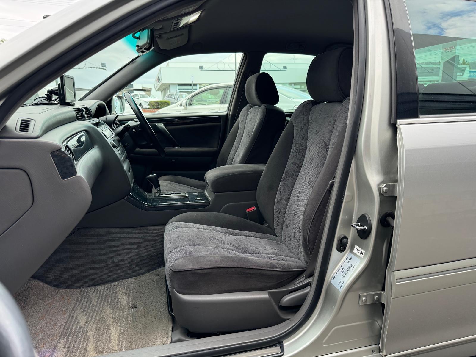 Toyota Crown Athlete V